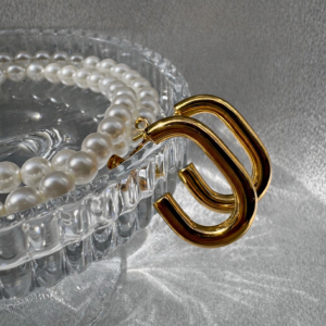     Złote kolczyki półkola, skręcana elegancja, bardzo eleganckie, uniwersalne, pasują  na każdą okazję 